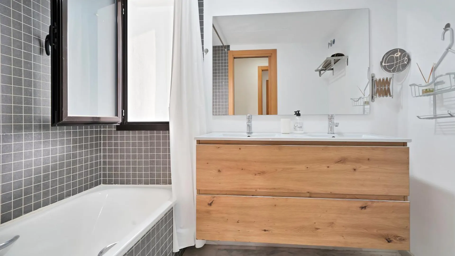 Casa Topacio, 3 Bedrooms And 3 Bathrooms In Quiet Street Mijas Španělsko