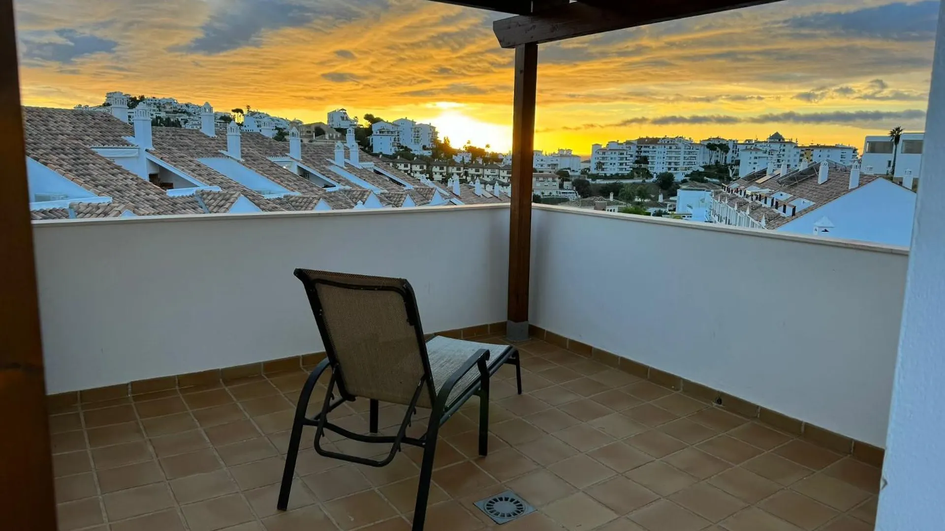 Casa Topacio, 3 Bedrooms And 3 Bathrooms In Quiet Street Mijas Apartment